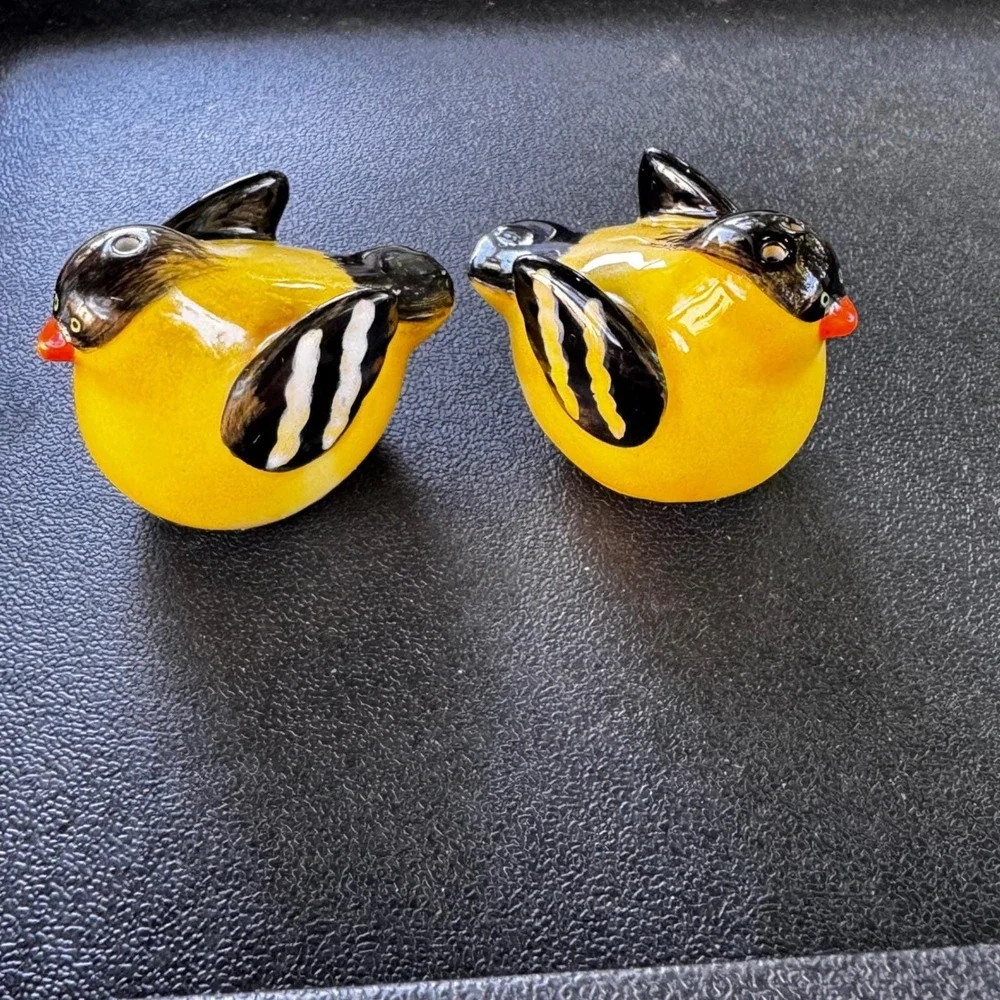 Ceramic Goldfinch Salt and Pepper Shakers Set,‎ Bird Kitchen Decor